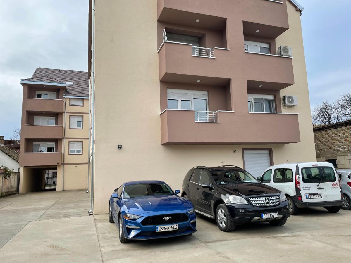 Apartmani Сомбор Экстерьер фото